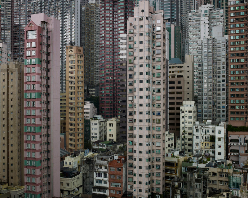 Illustration for article titled These Surreal Photos of Hong Kong's Aging Towers Aren't Doctored
